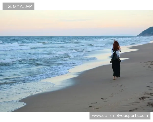 特色海滩散步节，感受海风中的悠闲运动，海边散步唯美视频