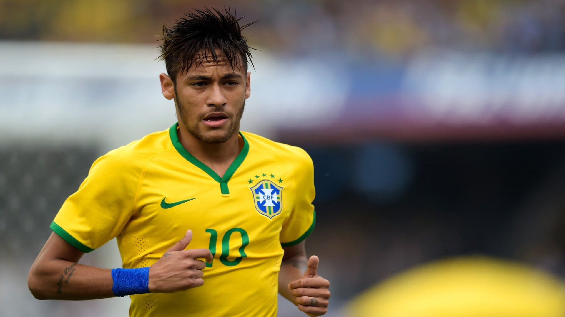 俱乐部在青训赛中发现潜力前锋并提拔进一线,俱乐部青训什么意思